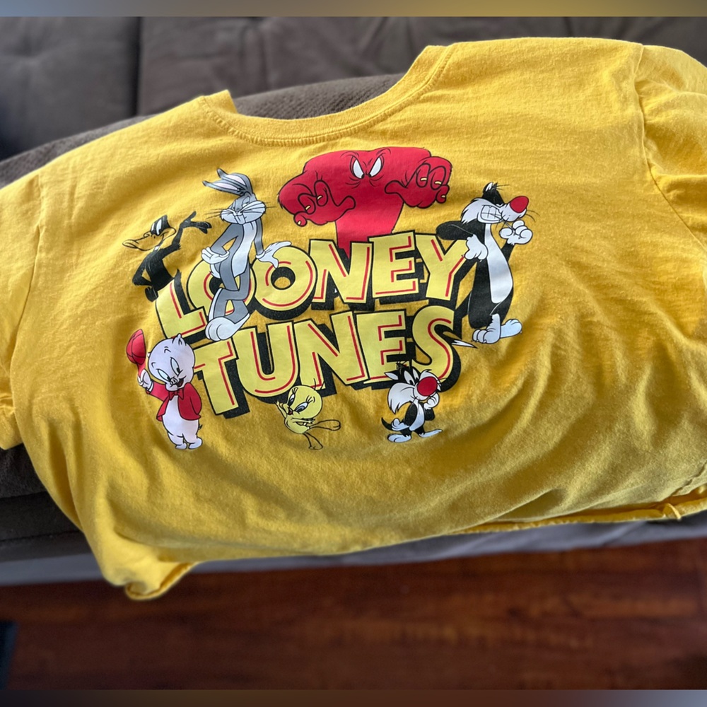 Looney Tunes, size medium, color yellow